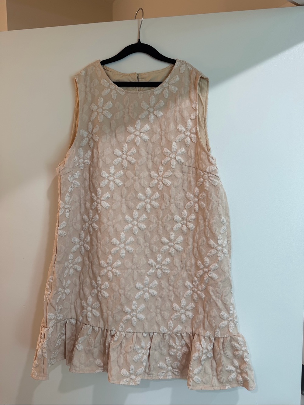 Sleeveless Embroidered Floral Shift Dress - Cream